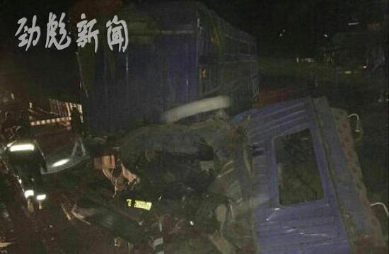 绥佳线铁力桃山间铁路车祸货车黑D52886火车相撞致一人亡|交通事故