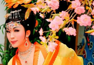 游客曝李玉刚皈依佛门