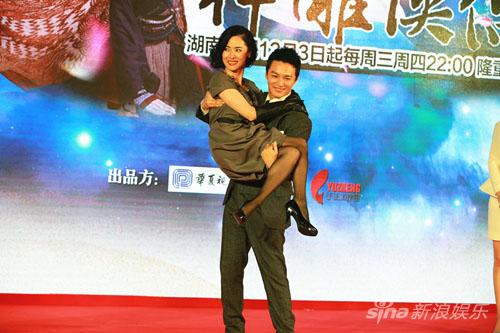 新《神雕》发布会 郭靖郑国霖熊抱黄蓉|郑国霖