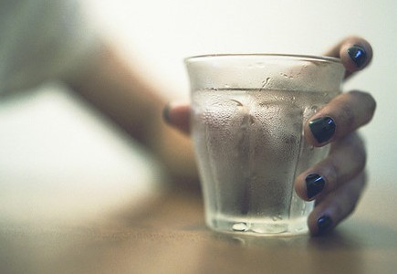 喝纯净水好还是喝自来水好