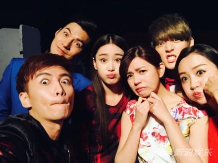 《神雕侠侣》开播 众主演齐聚首搞怪合影|神雕侠侣|搞怪|张馨予_新浪娱乐_新浪网