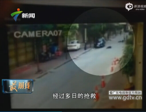 老人跳樓自殺砸死路人