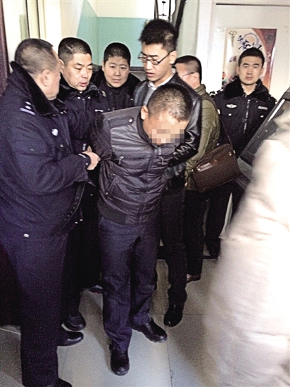 骚扰女性的男子在科学路派出所