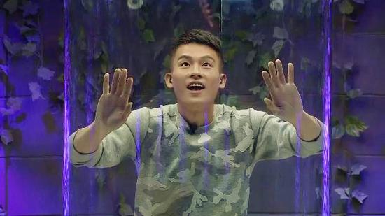 星星密室走“民族风” 欧豪陷小红球危机