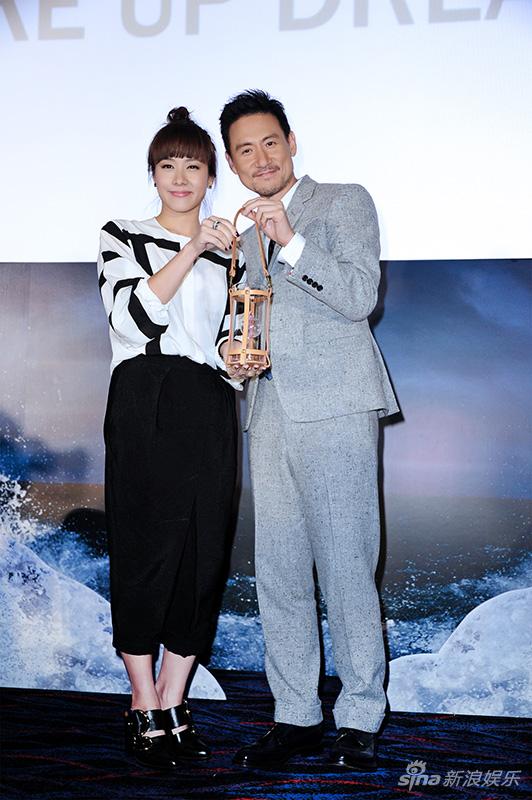 “歌神”张学友携手“影后”林嘉欣相隔18年再合作