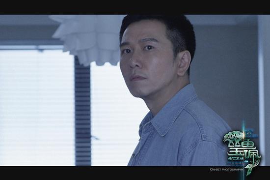 温兆伦在片中造型