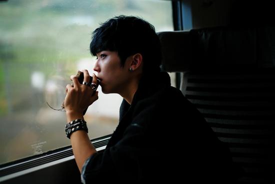毕书尽《i wanna say》mv谱写暖冬乐章