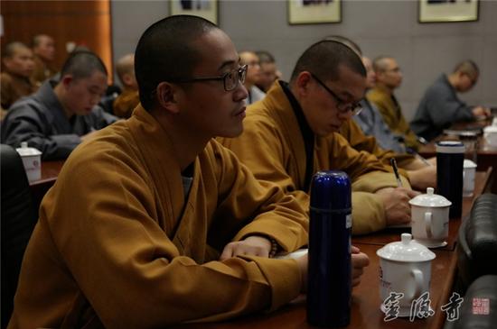 法师们在认真学习