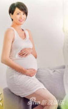 怀孕六个月的梁咏琪拍广告