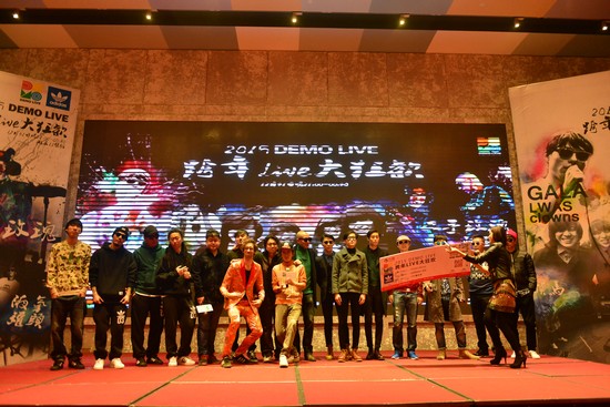 到场的四支乐队的登台为2015Demo Live跨年Live大狂欢开票1