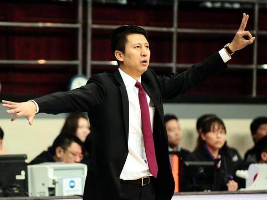 辽宁男篮逆袭胜北京 逮谁赢谁夺15连胜(图)