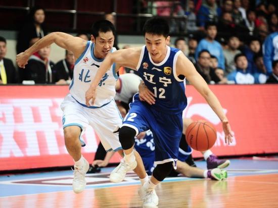 辽宁男篮逆袭胜北京 逮谁赢谁夺15连胜(图)