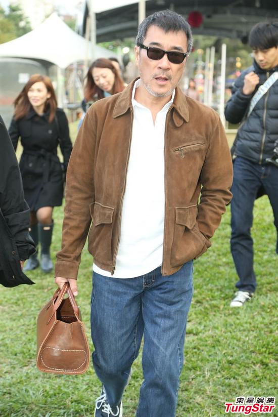 蔡健雅为蛋糕放下身段 求李宗盛赏摊位