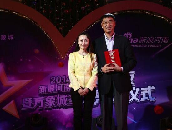 新浪河南微博之夜颁奖盛典最佳公益奖:雀巢!