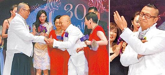 林志玲老板庆同性爱情30年 当众交换钻戒