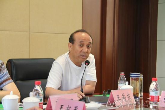吕梁原建设局长王若东。