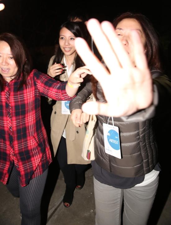王力宏唱爵士拉小提琴 李靓蕾潜后台打气