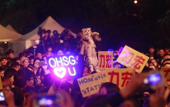 王力宏唱爵士拉小提琴 李靓蕾潜后台打气