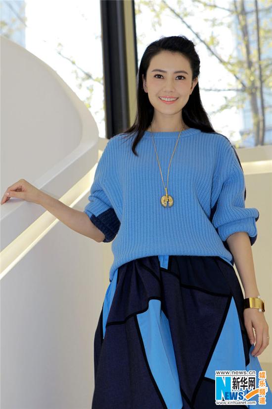 高圆圆婚后亮相成都 自然清丽笑容甜美可人