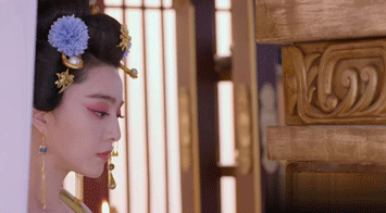 范爷:我就是酱美,你来咬我啊 动图来源:@Dipsy迪西 新浪微博