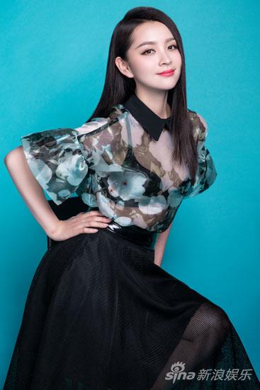 演员邓莎