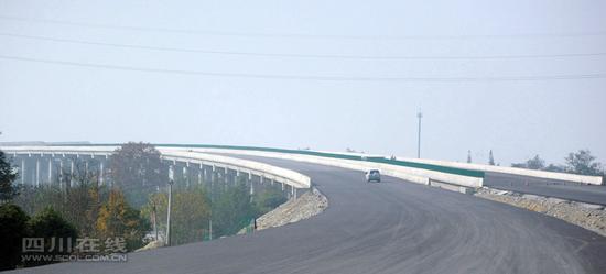 成都第二绕城高速西段年底将通车