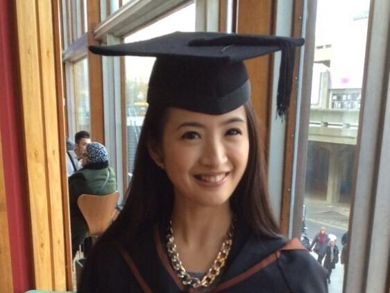 林依晨甜美毕业照