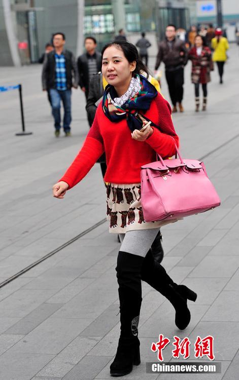 成都入冬美女混搭出行 美丽冻人 