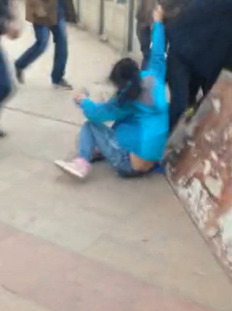 南昌女大学生遭校环游车司机多人暴打