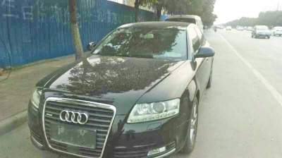 被盗走车牌的奥迪汽车
