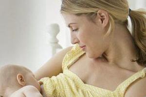 法国护士在网上发布广告，愿为同性恋夫妇的婴儿提供哺乳服务。