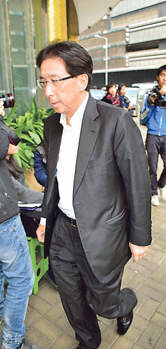 赌王长女何超英设灵萧玟铮唱歌送别母亲