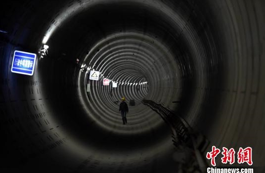 石家庄地铁1号线最长隧道贯通 全长2015.8米