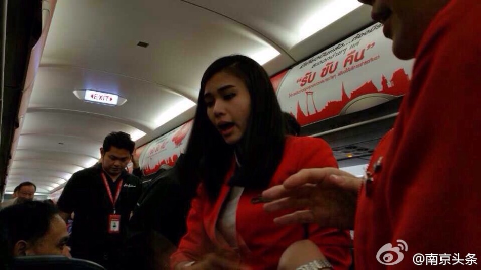 網曝2名中國游客侮辱泰國空姐致航班返航