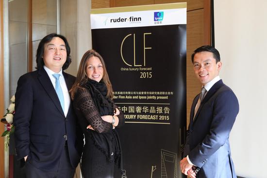 (从左至右:罗德公关高级副总裁,上海公司总经理高明先生,罗德公关副