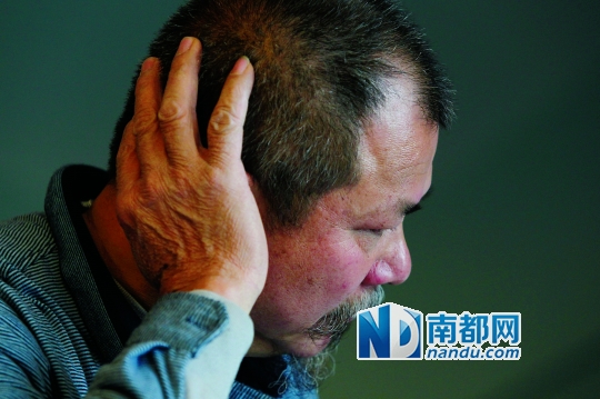 ←因受限于房产门槛而无法随迁入户,老戴今年2月曾来南都寻求帮助。新政之下,他的问题得到了解决。南都记者 刘有志 摄