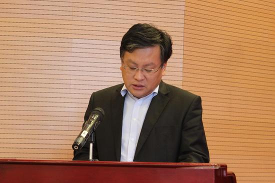 乳山市人民政府副市长丁甫春致辞