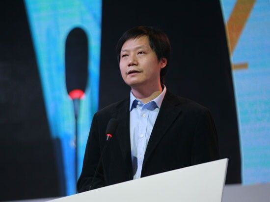 由《中国企业家》杂志社主办的“2014(第十三届)中国企业领袖年会”于12月12日-14日在北京举行。上图为小米科技创始人、董事长兼CEO雷军先生。(图片来源：新浪财经 梁斌 摄)
