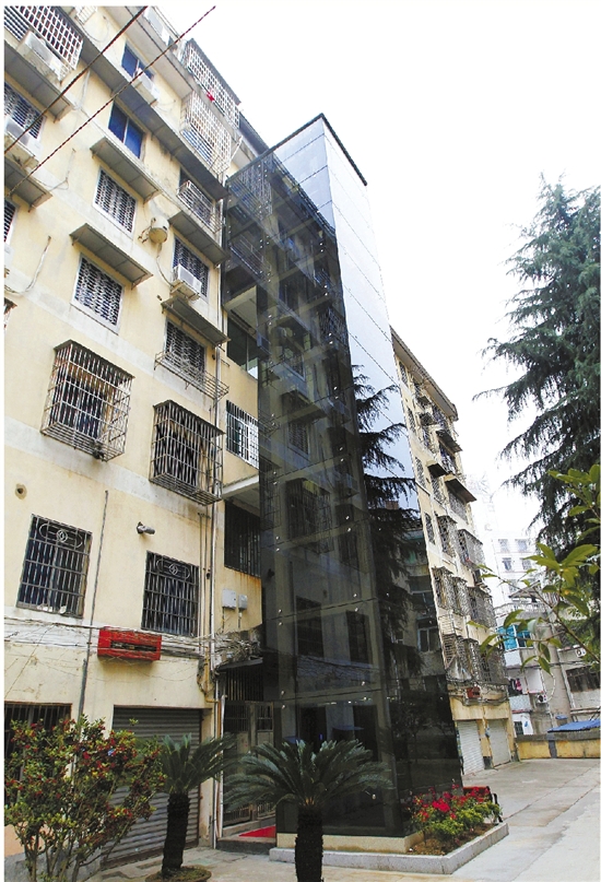 诸暨小区现私人观光电梯 规划局长承认经过审