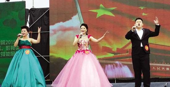 广西举行艺术类高校毕业生双选会 毕业生挂牌