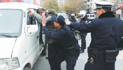 郑州7300民警全城防刑事犯罪 逮嫌疑人162名