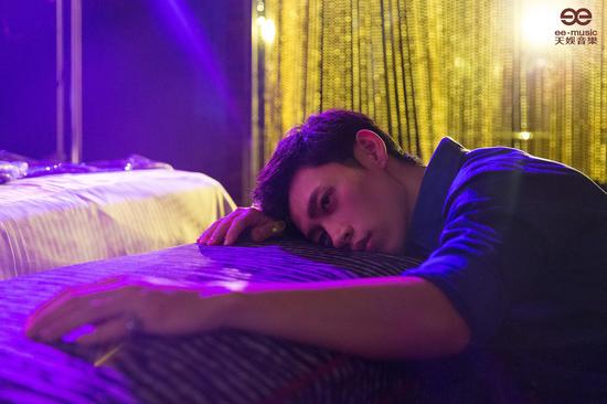 魏晨《你身边的》MV曝预告 专辑将面世