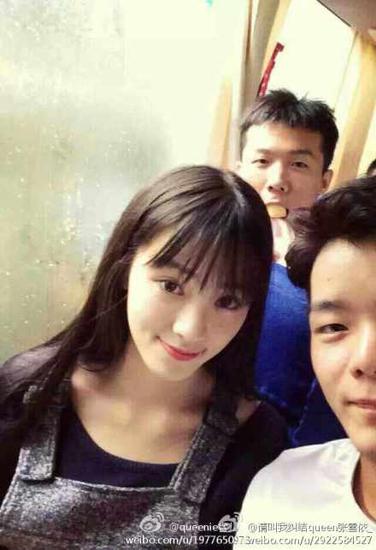 武大校花黄灿灿录跑男现场与Angelababy大pk