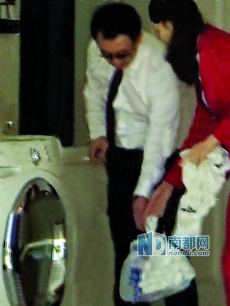 黄海波美国生活:住富人区与女友过日子 