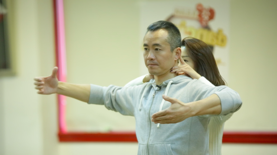 邱启明加盟《与星共舞》 零基础苦练探戈|与星