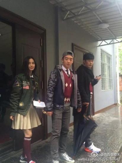 武大校花黄灿灿录跑男现场与Angelababy大pk