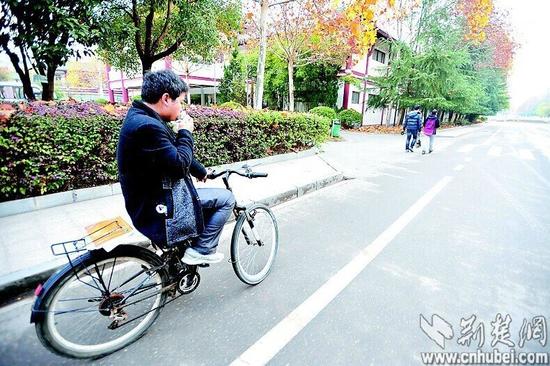 大学生打6份工资助41名贫困学生
