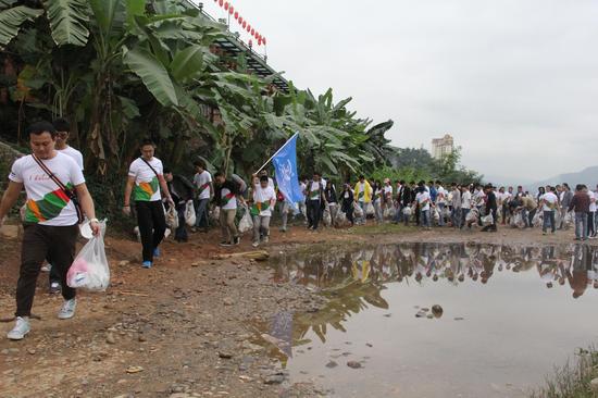 守护澜沧江 共创绿色家 版纳万达义工公益环保