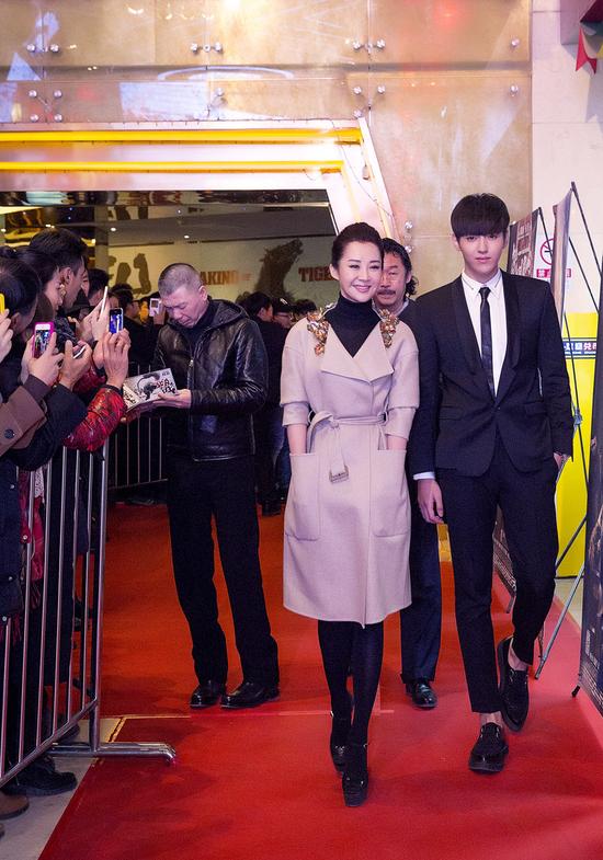 众星捧场《威虎山》 吴亦凡许晴携手亮相