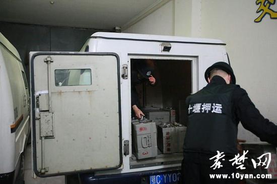 装箱上车,送入各大银行网点
